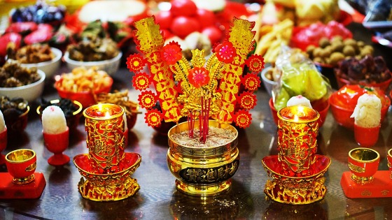 Chinese New Year Worship Red Custom